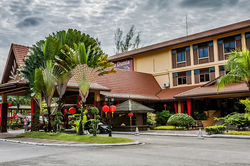 Kuala Lumpur Craft Complex promoting traditional Malaysian crafts to tourists, managed by Malaysia Tourism.