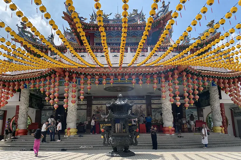 Thean Hou Temple in Kuala Lumpur adorned with vibrant lanterns, a popular cultural site on Kuala Lumpur city tours