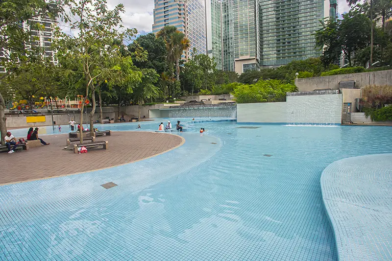 Wading pool at KLCC Park near Petronas Twin Towers in Kuala Lumpur, offering a refreshing spot for families and children to enjoy.